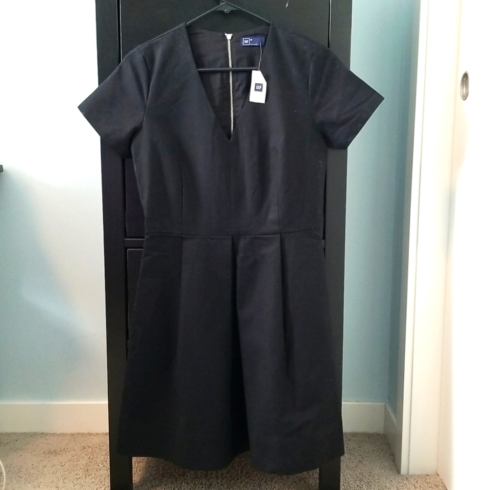 Black short sleeve v-neck dress